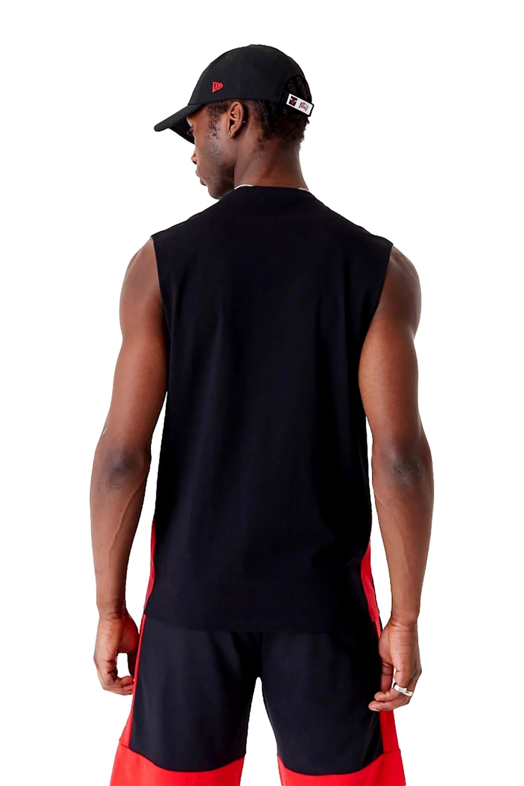 CAMISETA NEW ERA NEGRA BULLS COLOR BLOCK SLVLSS TEE CHIBUL