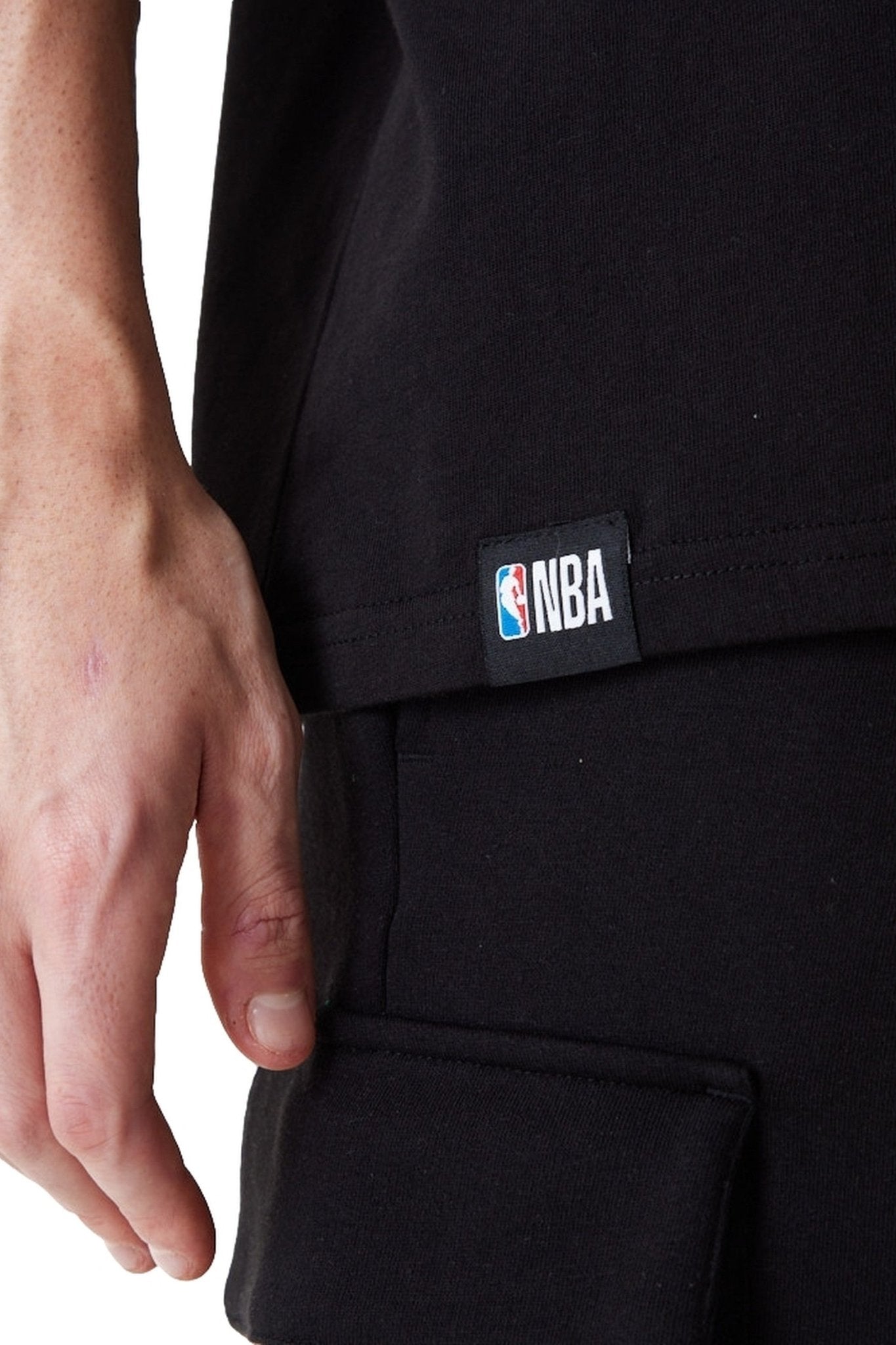 CAMISETA NEW ERA NEGRA GRIZZLEES ARCH WRDMRK OS TEE MEMGRI - AREA ZERO