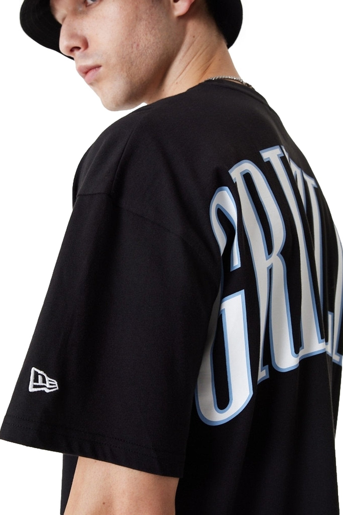 CAMISETA NEW ERA NEGRA GRIZZLEES ARCH WRDMRK OS TEE MEMGRI - AREA ZERO