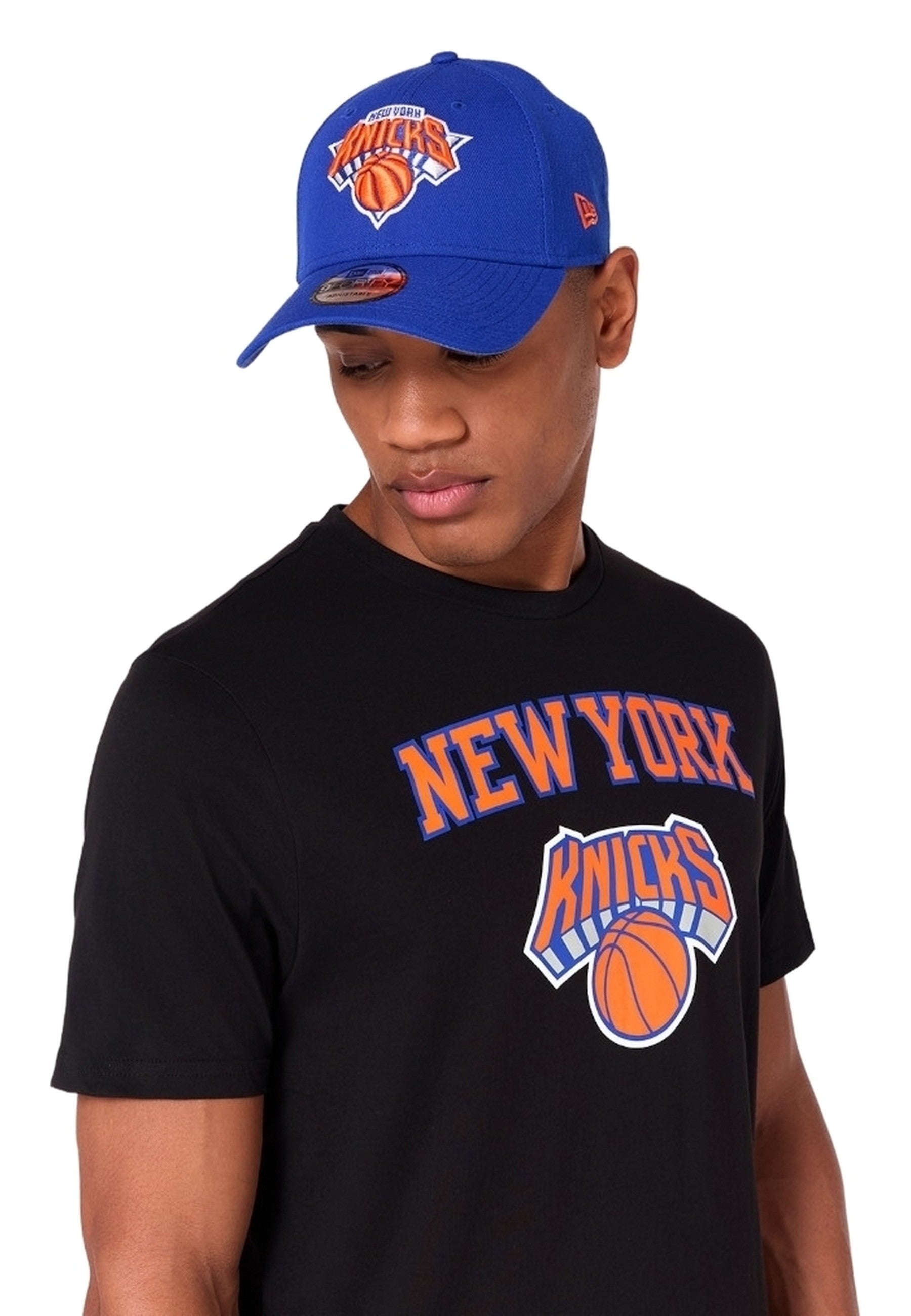 CAMISETA NEW ERA NEGRA NEW YORK KNICKS NOS NBA REGULAR TEE NEYKNI
