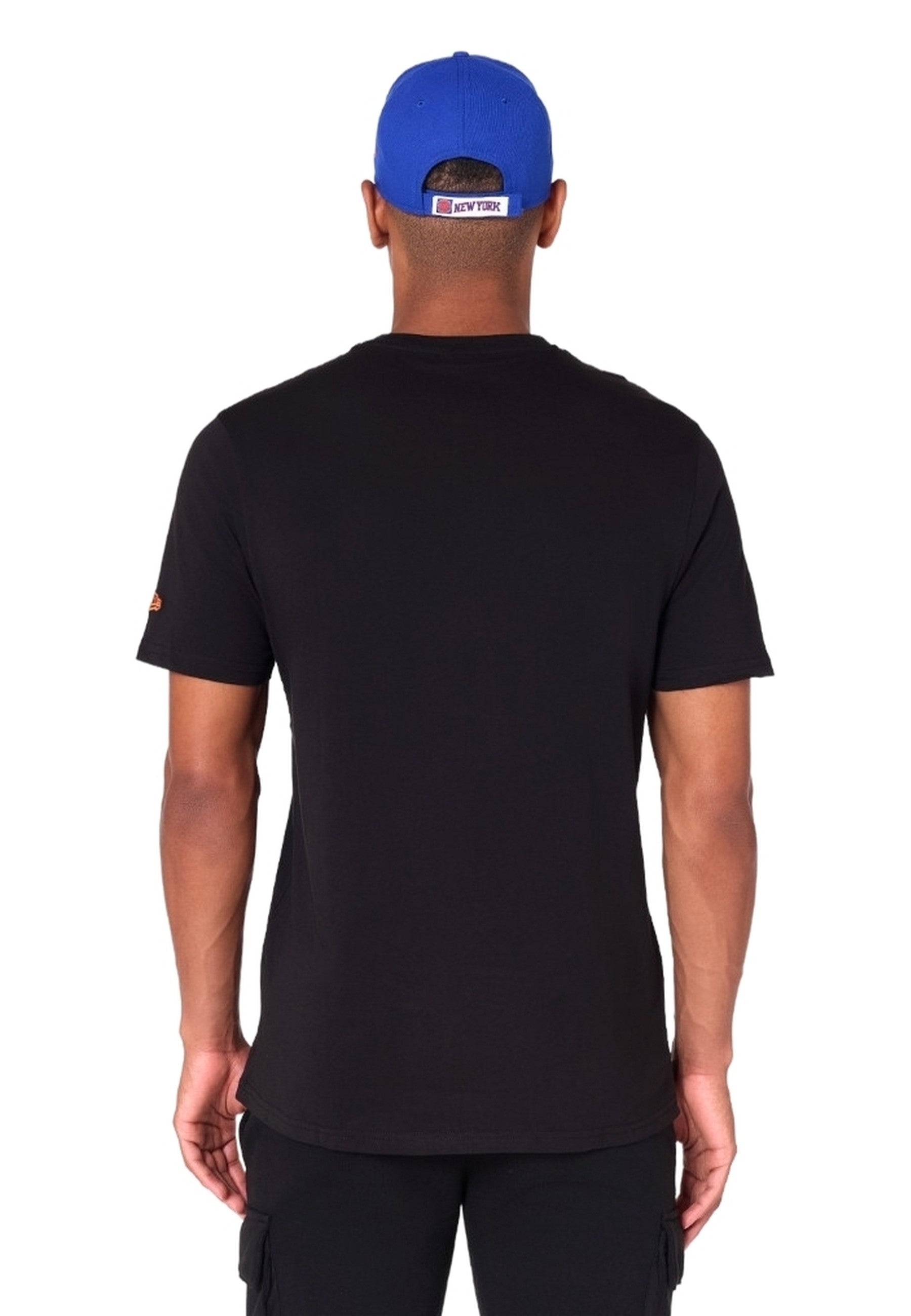 CAMISETA NEW ERA NEGRA NEW YORK KNICKS NOS NBA REGULAR TEE NEYKNI
