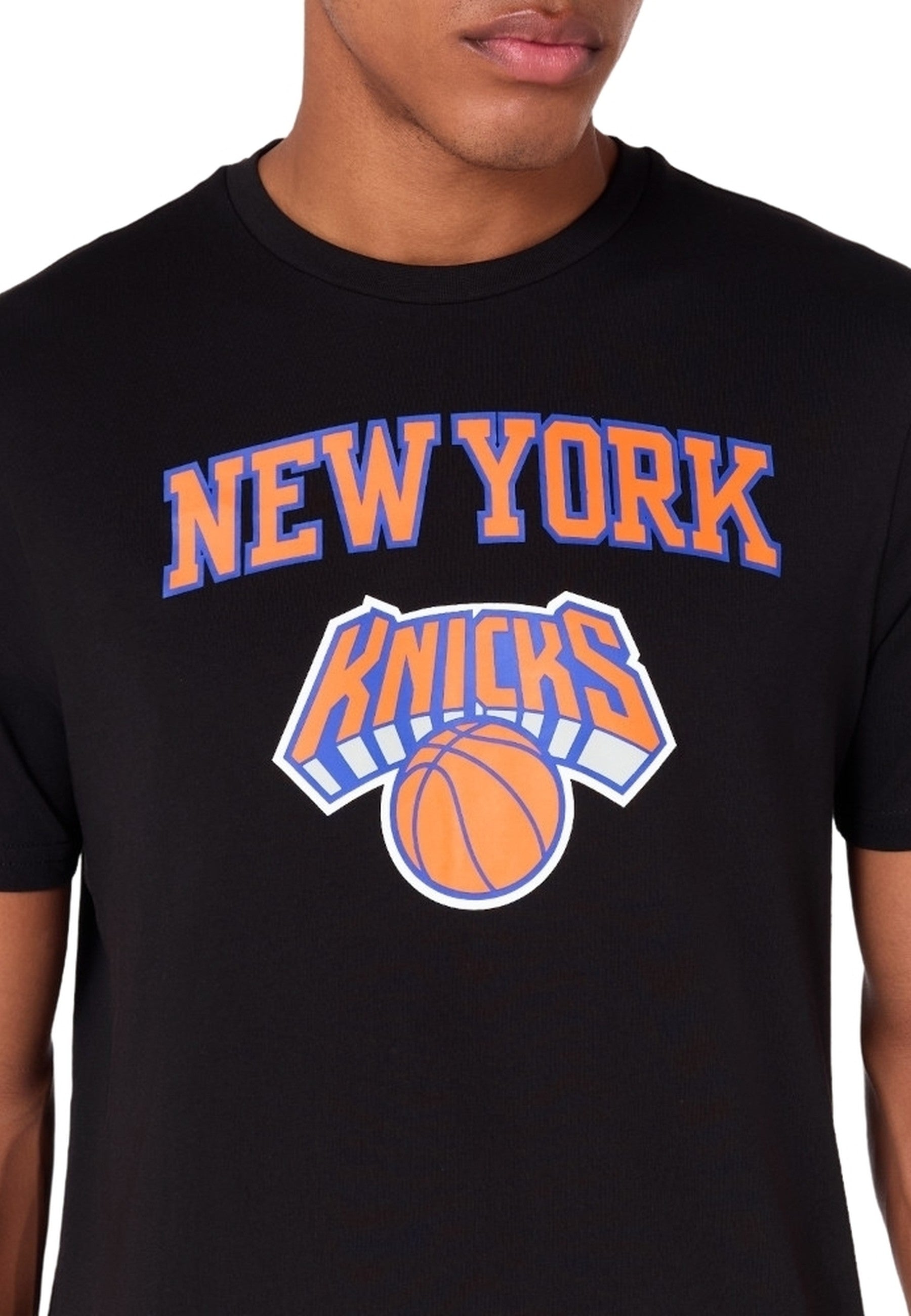 CAMISETA NEW ERA NEGRA NEW YORK KNICKS NOS NBA REGULAR TEE NEYKNI