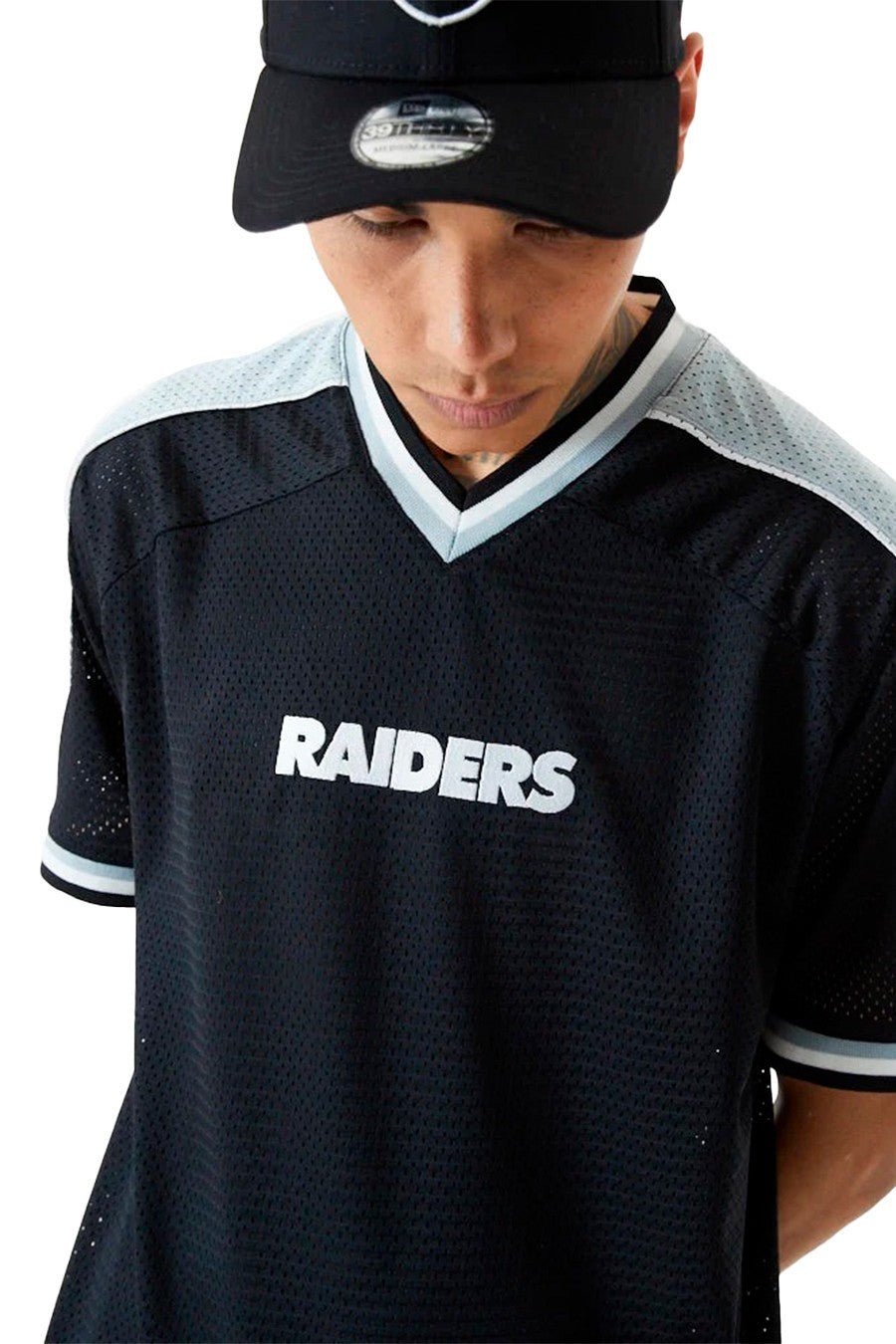 CAMISETA NEW ERA NEGRA RAIDERS CONTRAST PANEL OVSZD TEE LASRAI - AREA ZERO