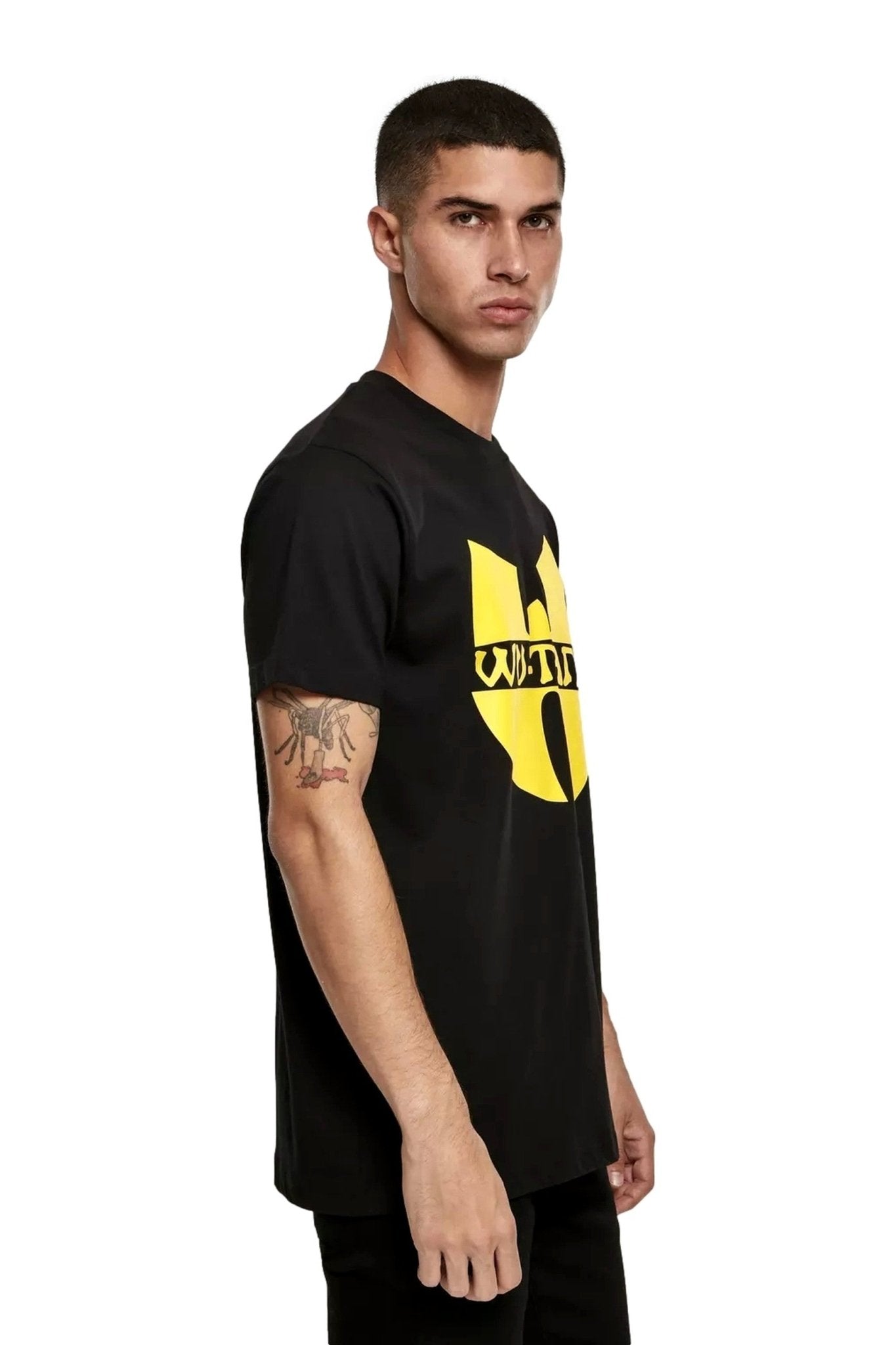 CAMISETA WU - TANG WEAR NEGRA LOGO PECHO MANGA CORTA - AREA ZERO