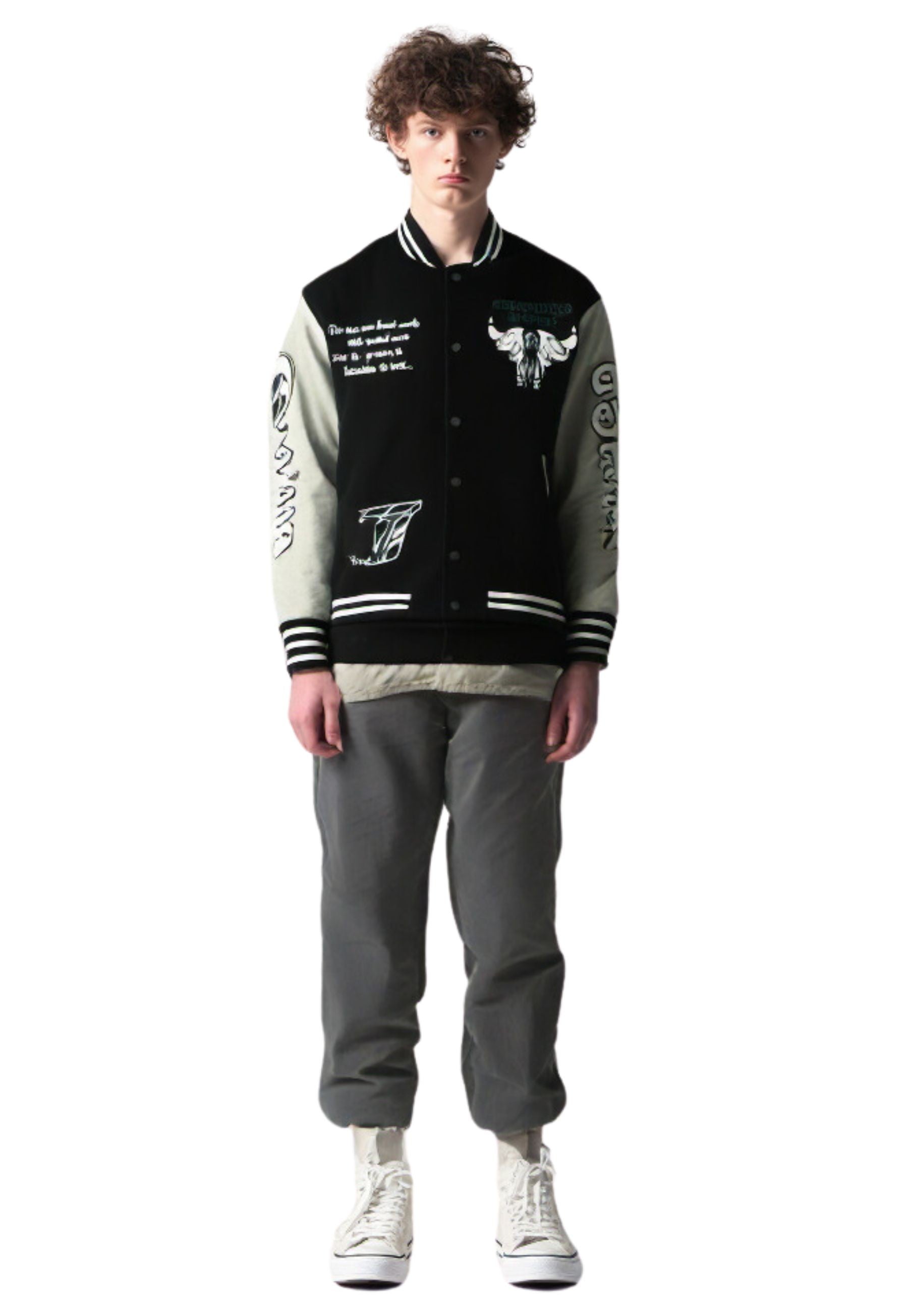 CAZADORA AREA ZERO NEGRA SNEAKERS VARSITY JACKET