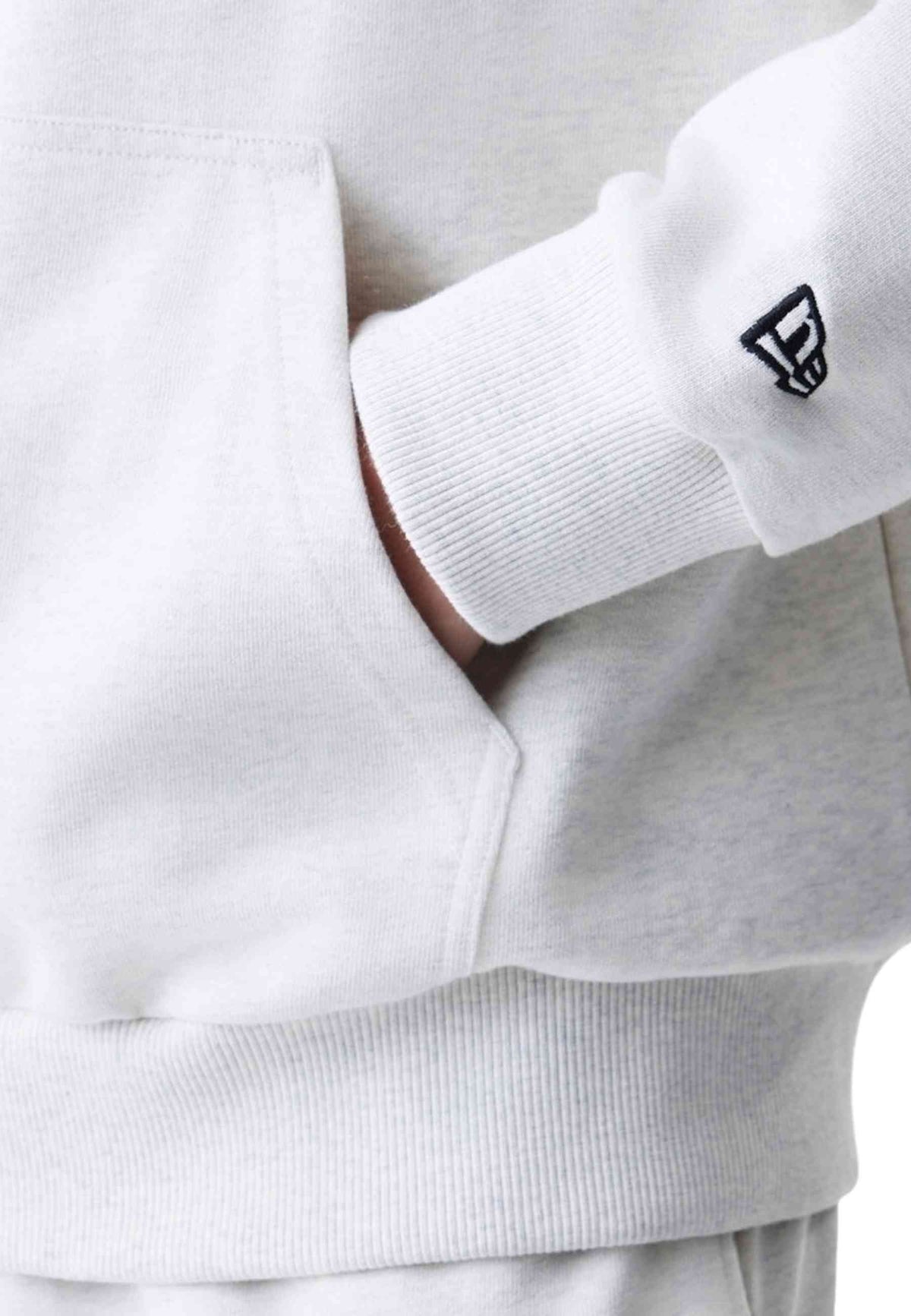 CHAQUETA NEW ERA GRIS ESSENTIALS FULL ZIP HOODIE