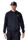 CHAQUETA NEW ERA NEGRA ESSENTIALS FULL ZIP HOODIE