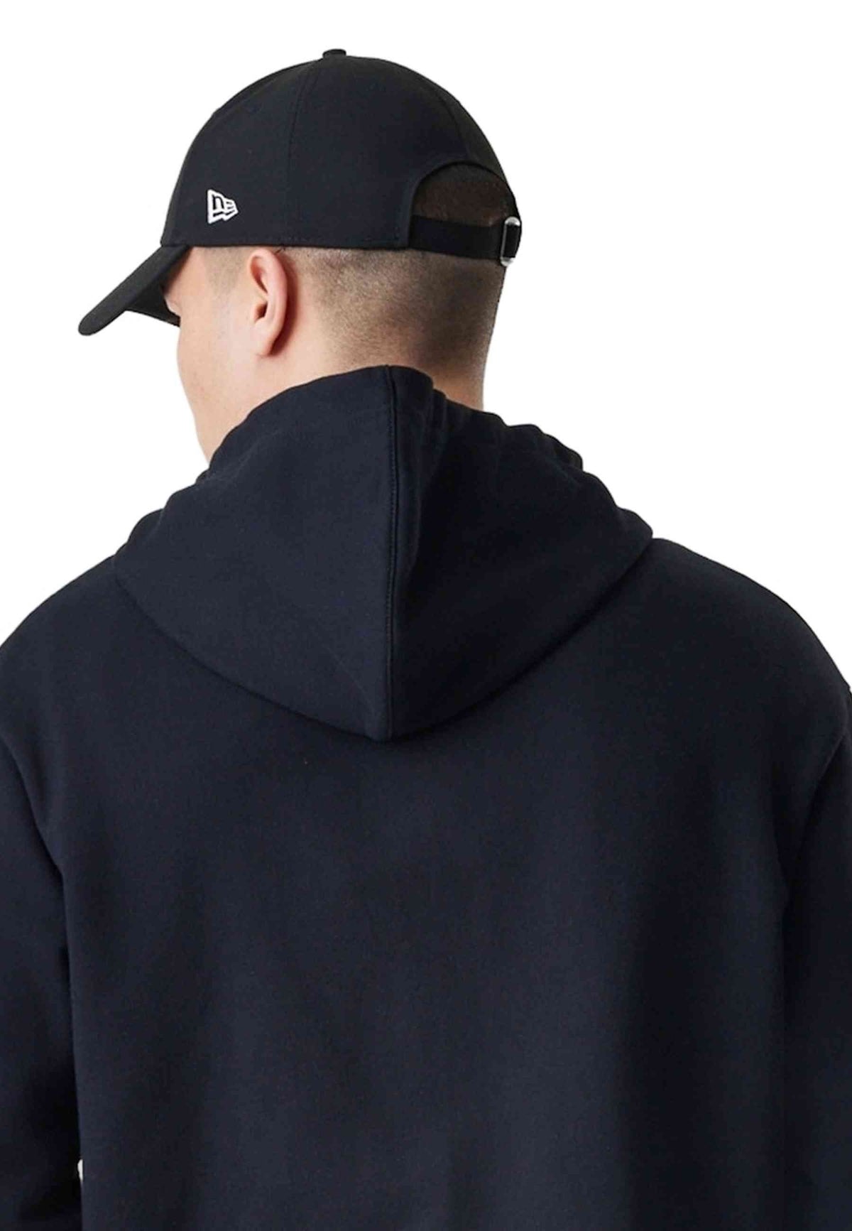 CHAQUETA NEW ERA NEGRA ESSENTIALS FULL ZIP HOODIE