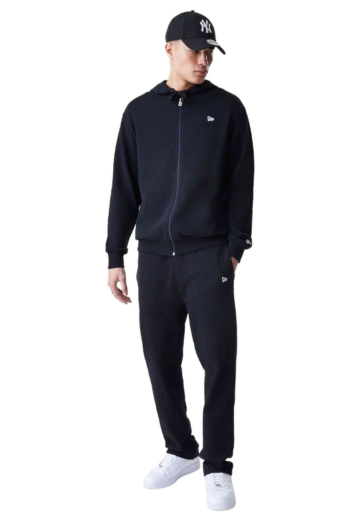 CHAQUETA NEW ERA NEGRA ESSENTIALS FULL ZIP HOODIE
