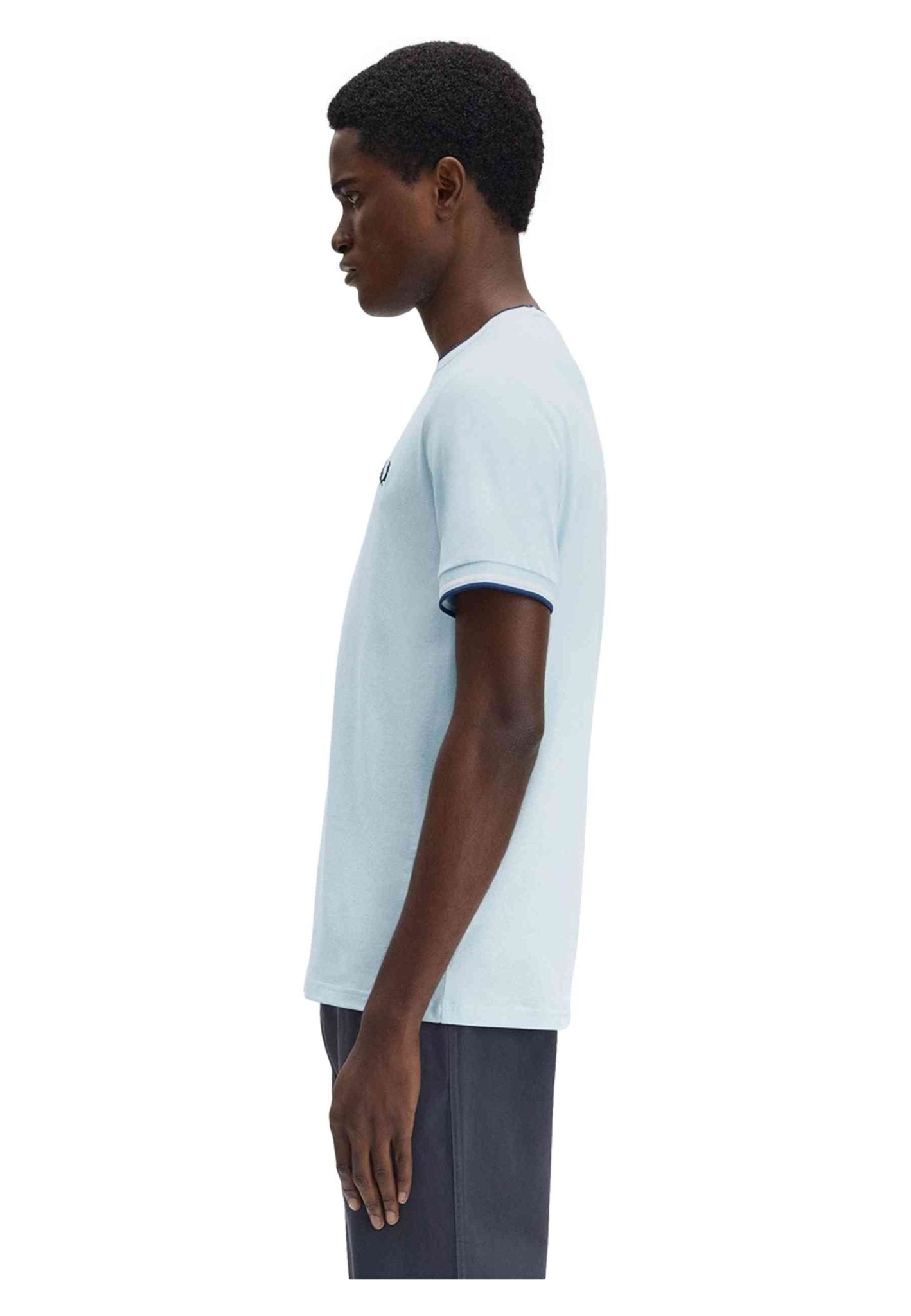 CMAISETA FRED PERRY CELESTE CONTRAST RIBETED TEE - AREA ZERO