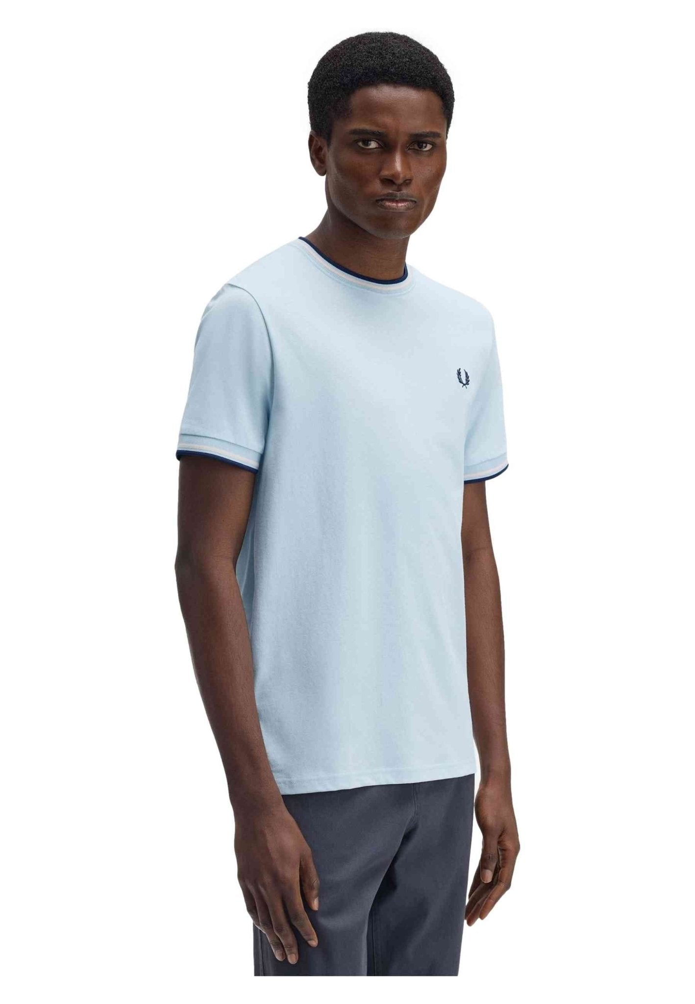 CMAISETA FRED PERRY CELESTE CONTRAST RIBETED TEE - AREA ZERO
