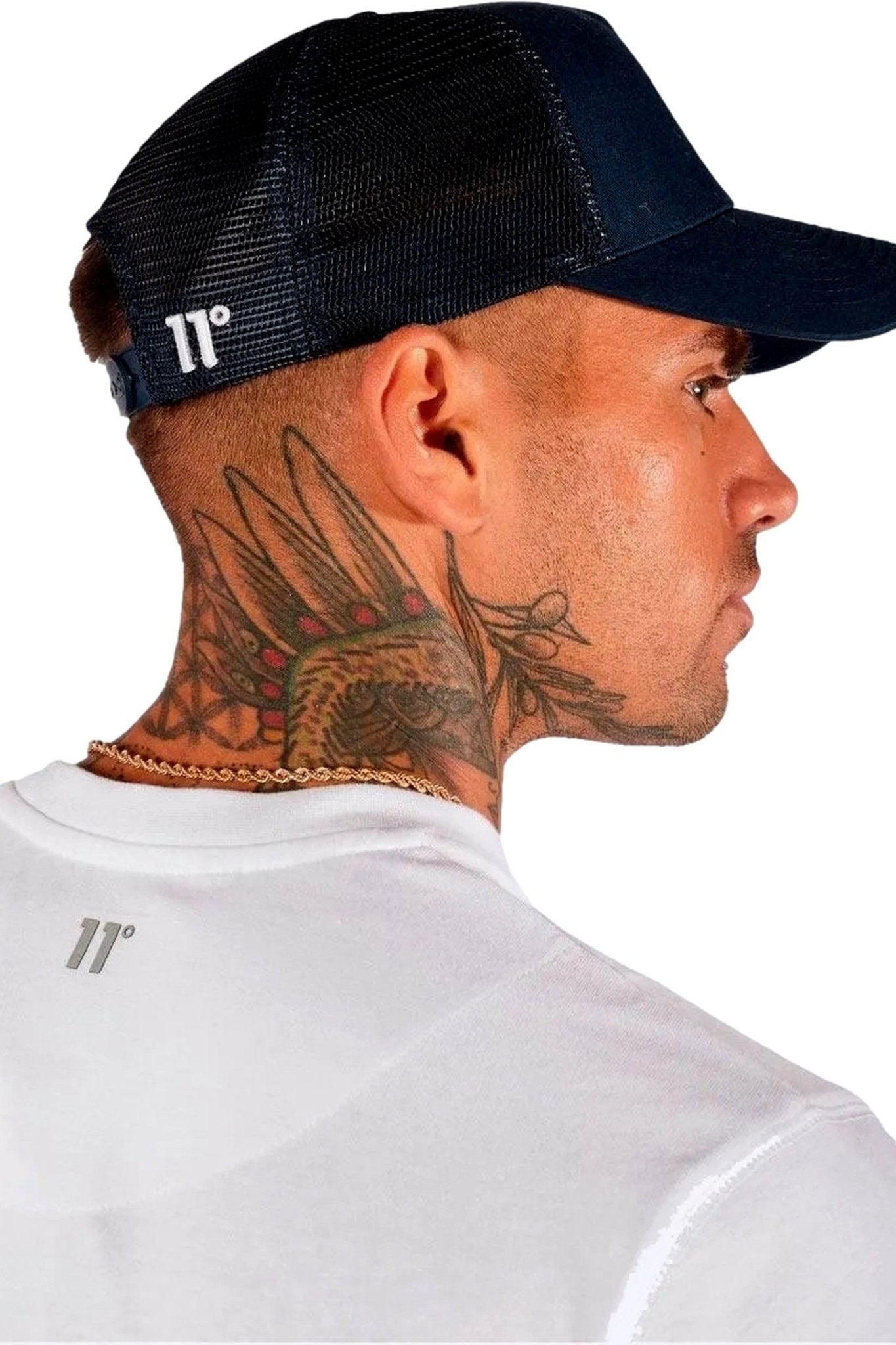 GORRA 11 DEGREES NEGRA TRUCKER LOGO BORDADO FRENTE VISERA CURVA - AREA ZERO