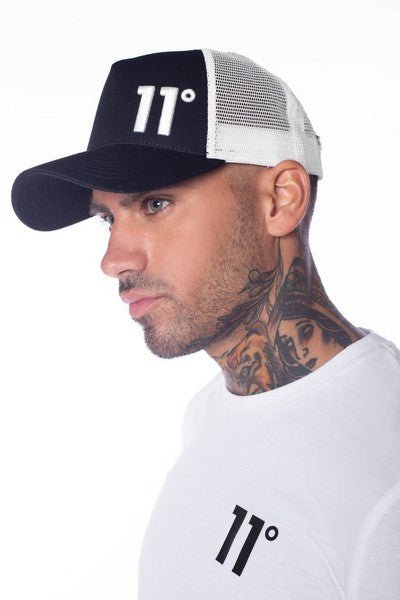 GORRA 11 DEGREES NEGRA/BLANCA TRUCKER LOGO ESTAMPADO VISERA CURVA - AREA ZERO