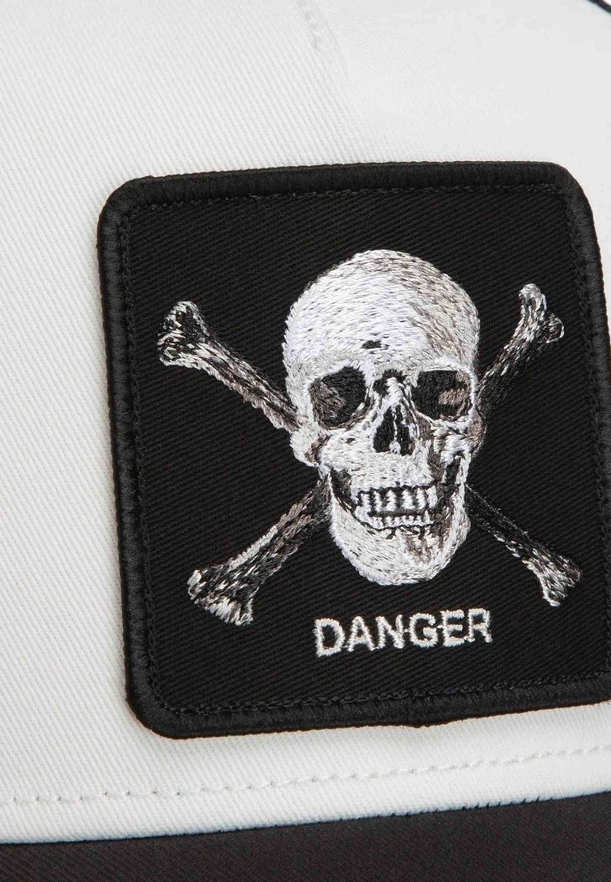 GORRA GOORIN BROS BLANCA CALAVERA DANGER SKULL AND CROSSBONES TRUCKER CAP