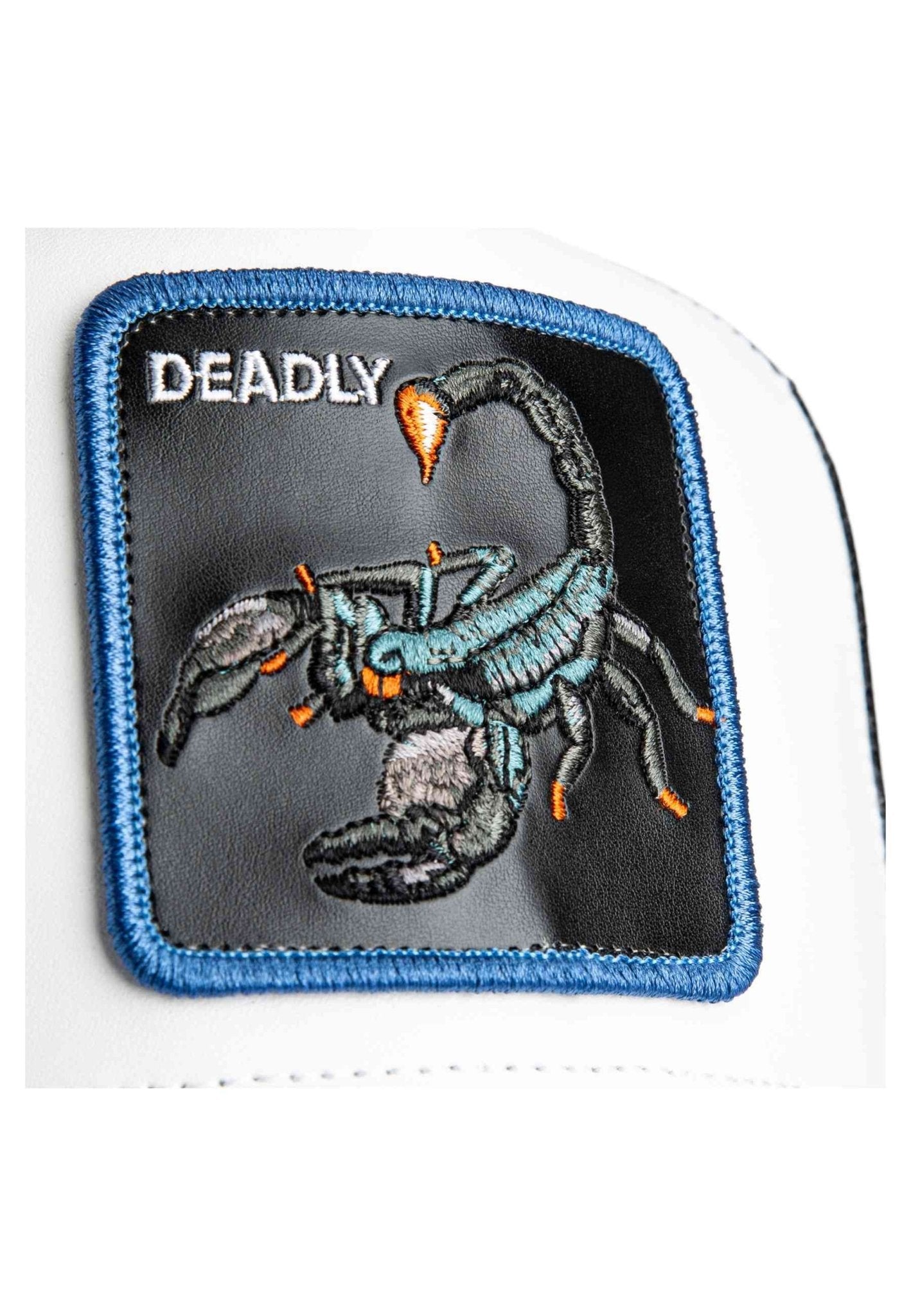 GORRA GOORIN BROS BLANCA ESCORPION COURTSIDE DEADLY TRUCKER CAP - AREA ZERO