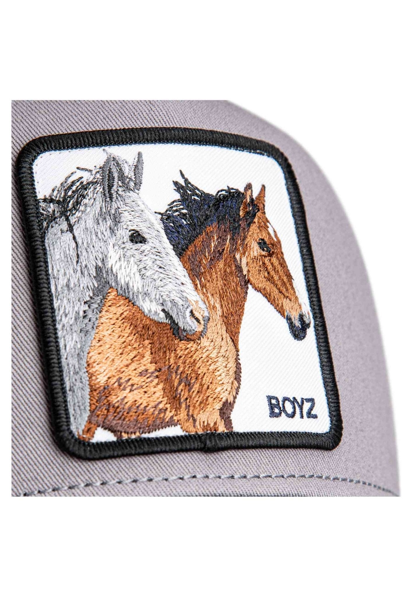 GORRA GOORIN BROS GRIS CABALLOS THE BOYZ TRUCKER CAP - AREA ZERO