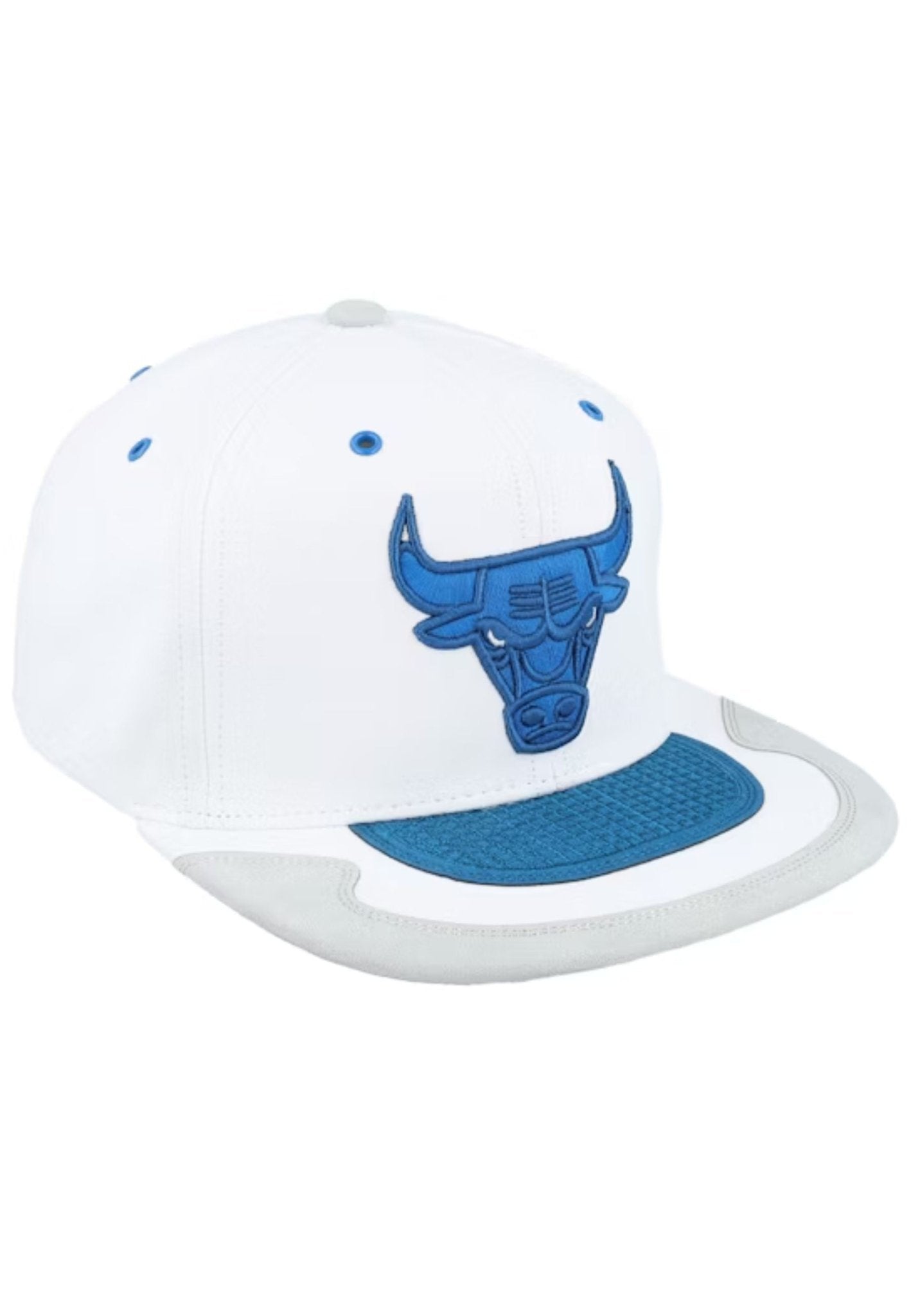 GORRA MITCHELL & NESS BLANCA/AZUL BULLS DAY FOUR SNAPBACK - AREA ZERO