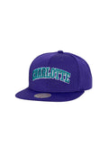GORRA MITCHELL & NESS CHARLOTTE HORNETS NBA MESHED UP SNAPBACK MORADA