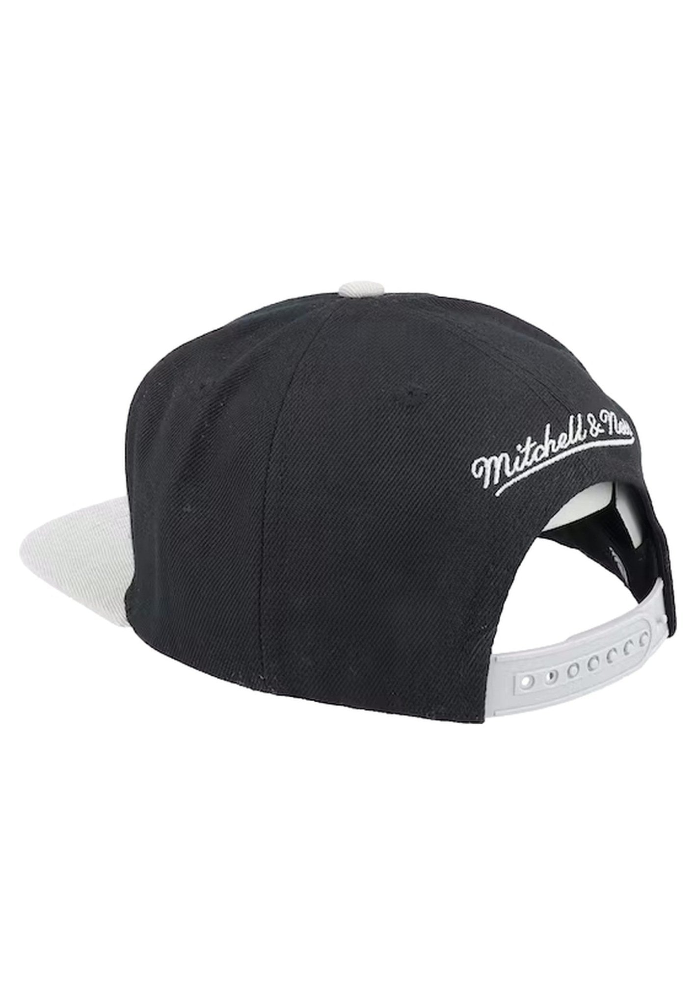 GORRA MITCHELL & NESS NEGRA BROOKLIN NETS 8 BITS XL SNAPBACK - AREA ZERO