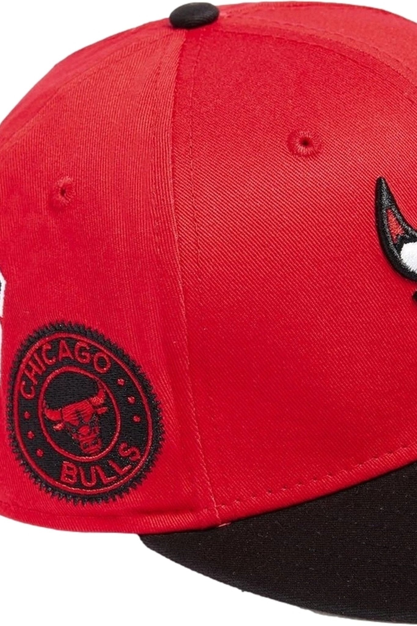 GORRA MITCHELL & NESS NEGRA CHICAGO BULLS 8 BITS XL SNAPBACK - AREA ZERO