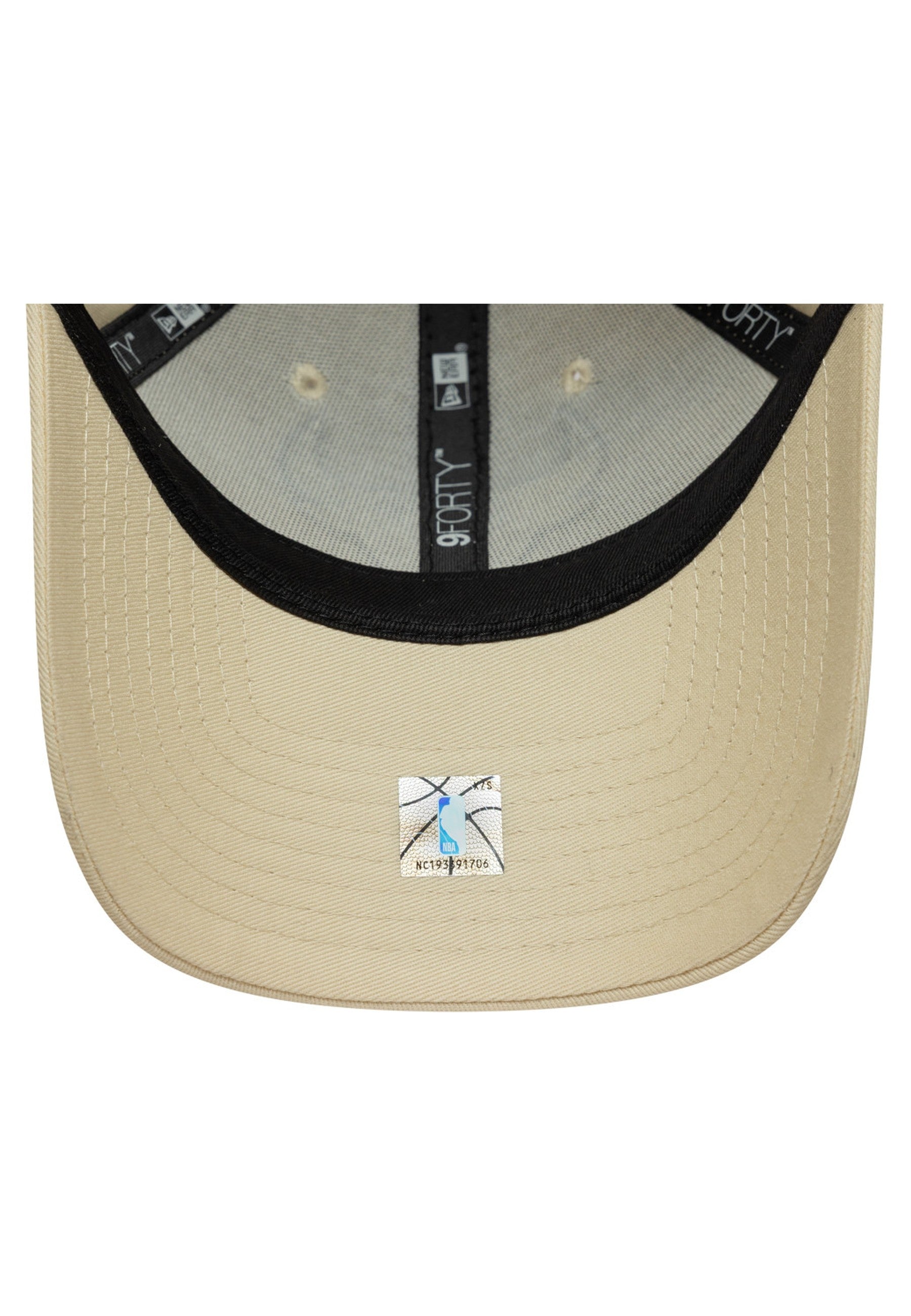 GORRA NEW ERA BEIGE BULLS TEAM OULTINE 9FORTY CHIBUL