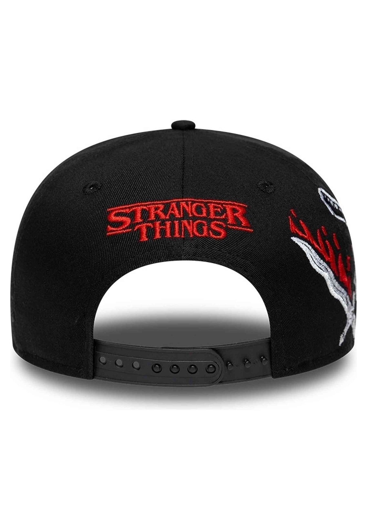 GORRA NEW ERA HELL FIRE LIVES STRANGER THINGS 10 YEARS NEGRA