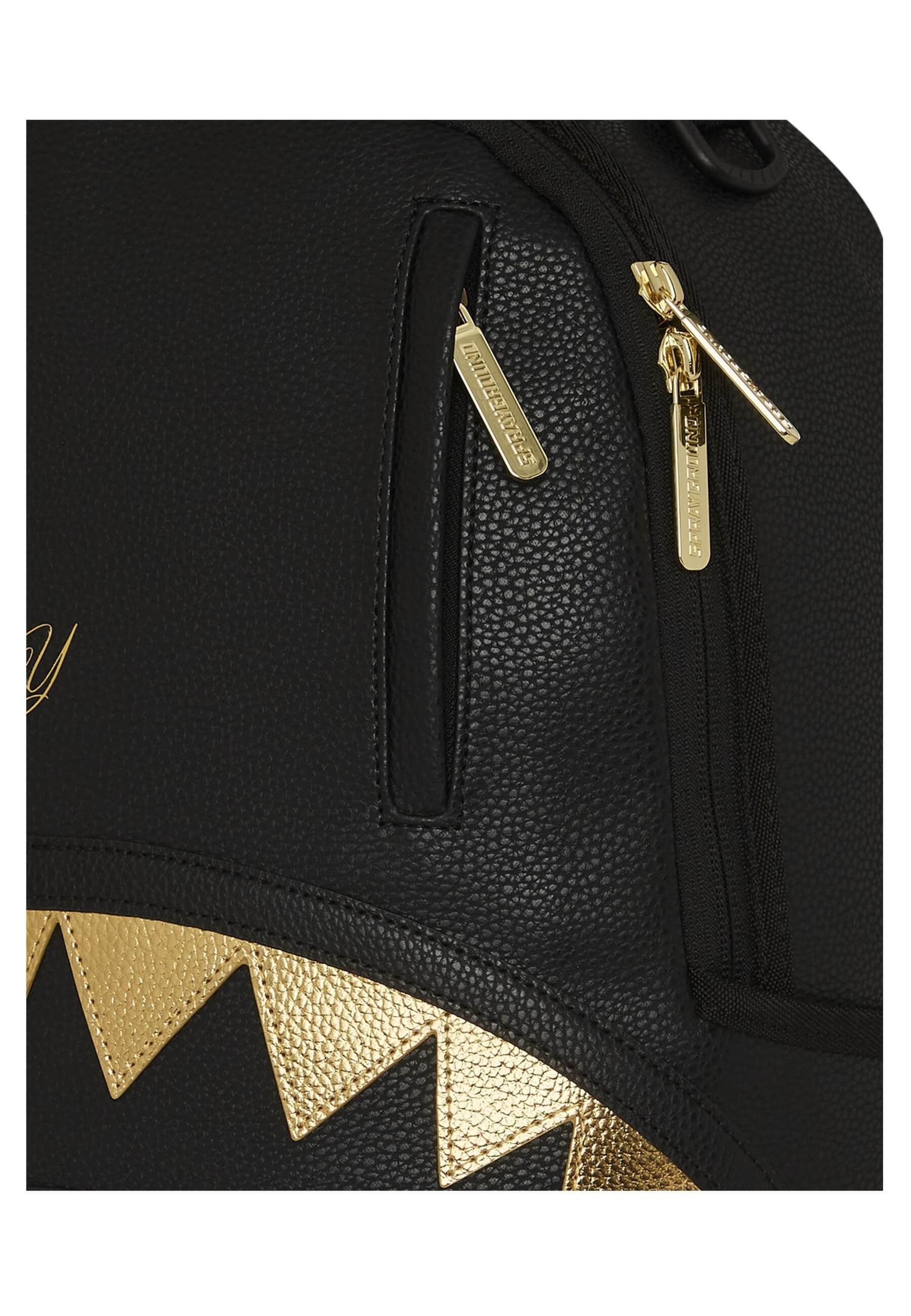 MOCHILA SPRAYGROUND NEGRA SHARK CENTRAL GOLD DLXSV PACKPACK