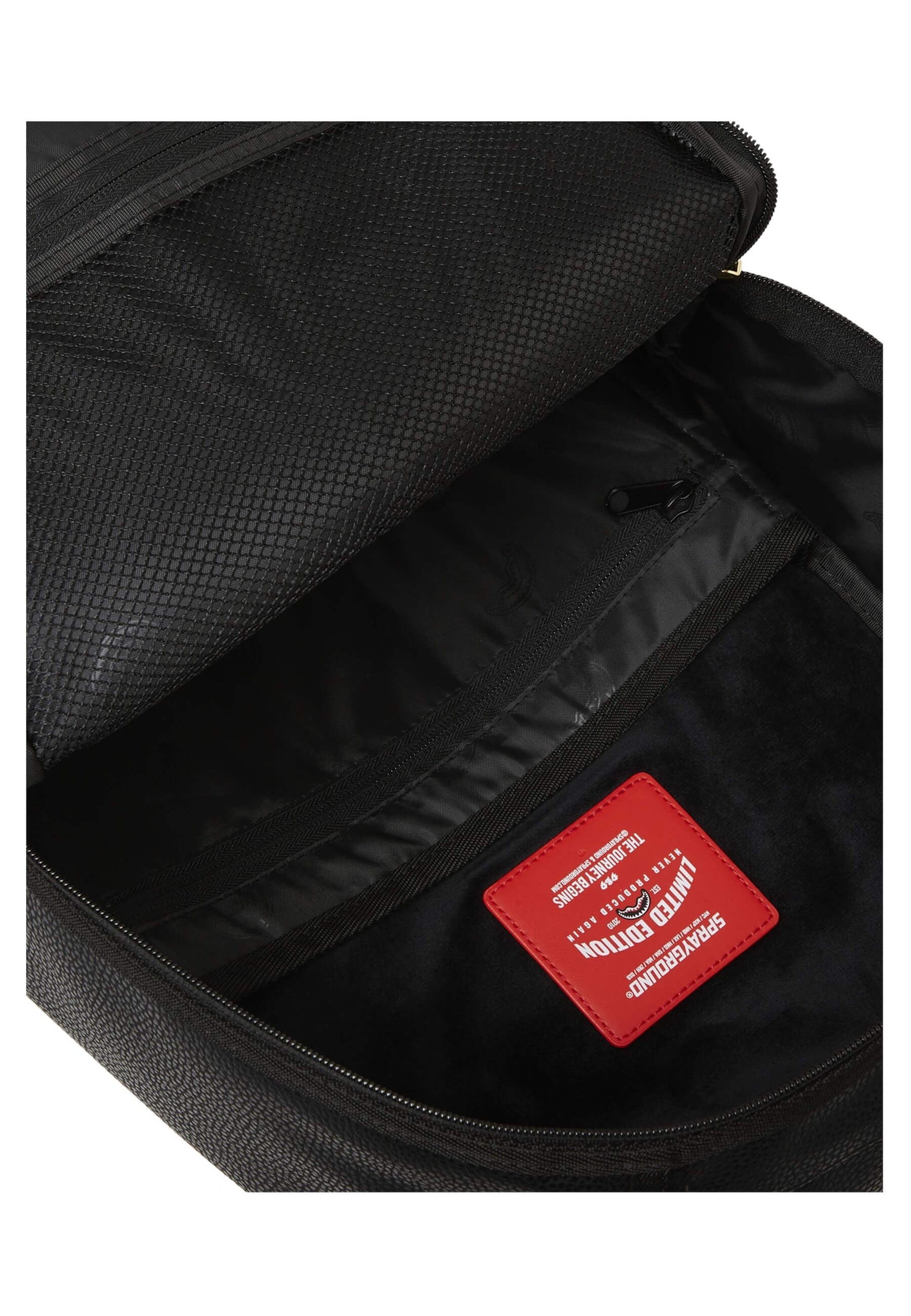 MOCHILA SPRAYGROUND NEGRA SHARK CENTRAL GOLD DLXSV PACKPACK