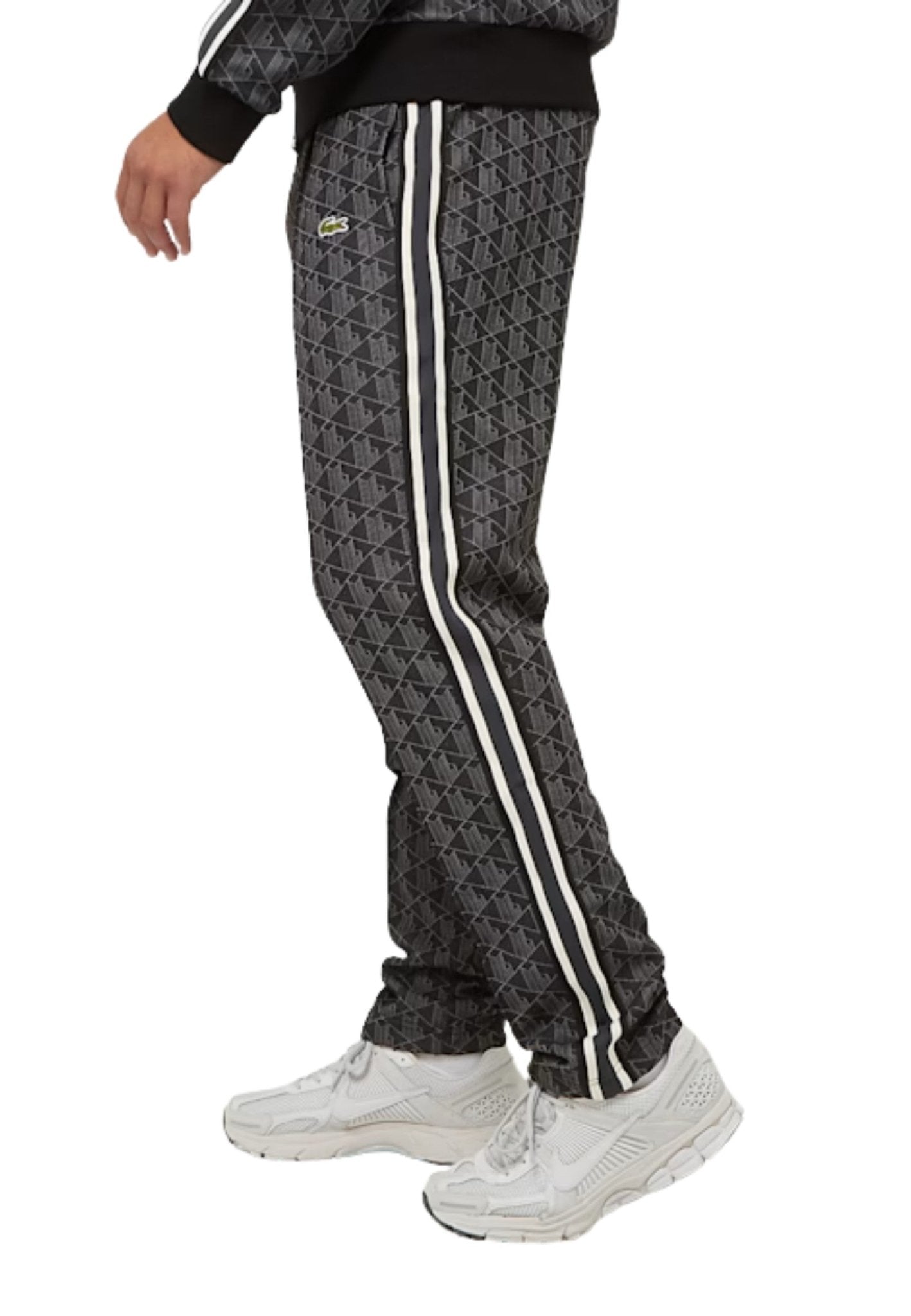 PANTALON LACOSTE NEGRO MONOGRAM TRACKPANT - AREA ZERO