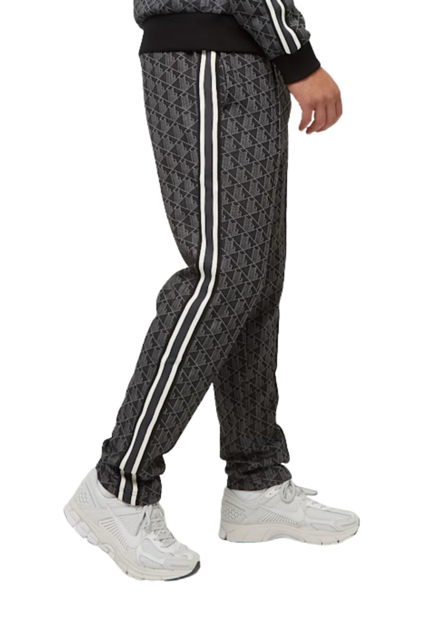 PANTALON LACOSTE NEGRO MONOGRAM TRACKPANT - AREA ZERO