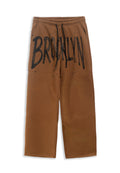 PANTALON MARRON BROOKLIN BRUSHED SCRIPT JOGGER PANT