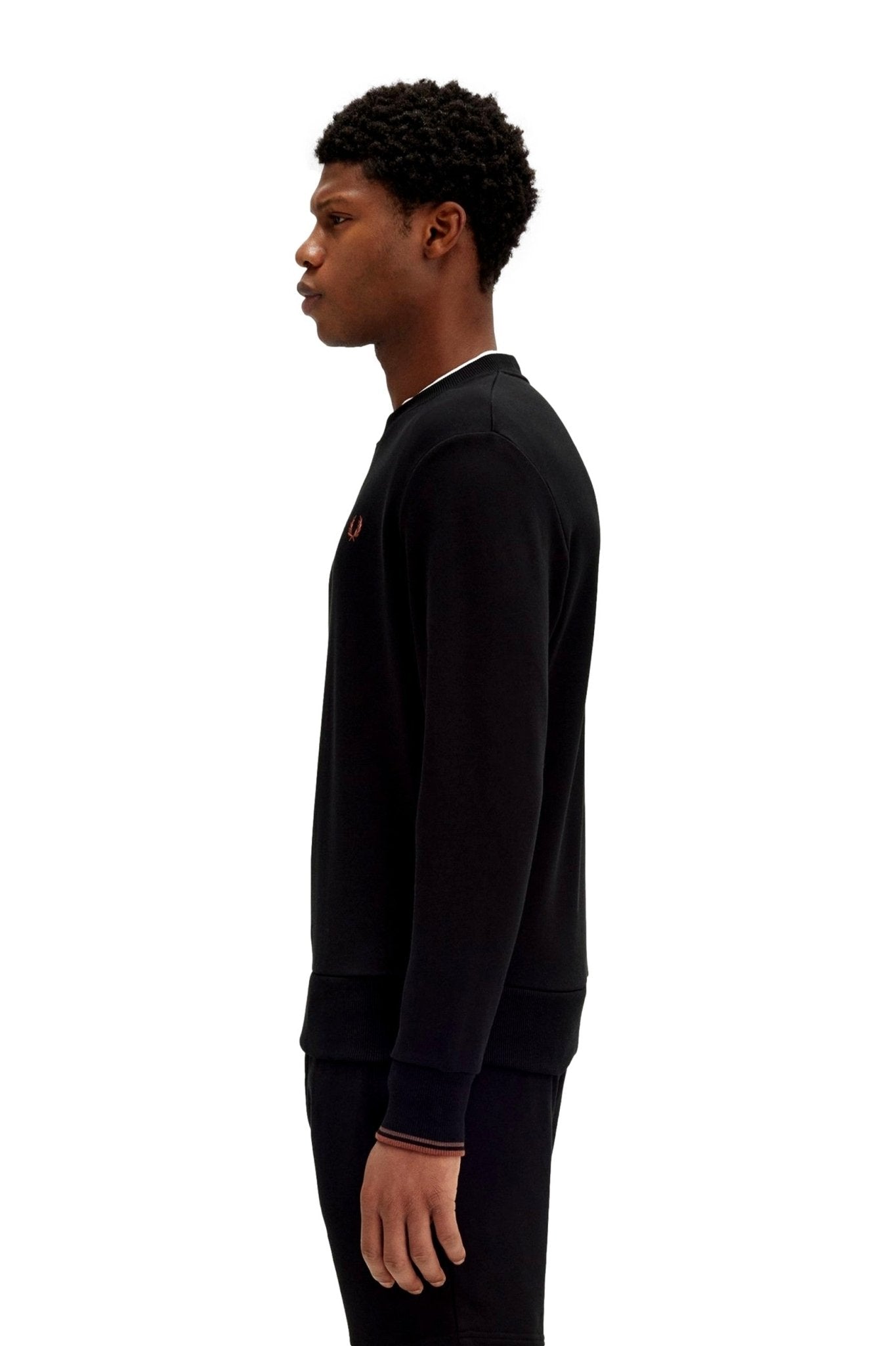 SUDADERA FRED PERRY NEGRA EMBROIDERED LOGO CREW NECK SWEATSHIRT - AREA ZERO