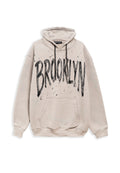 SUDADERA GRIS BROOKLIN BRUSHED SCRIPT HOODIE