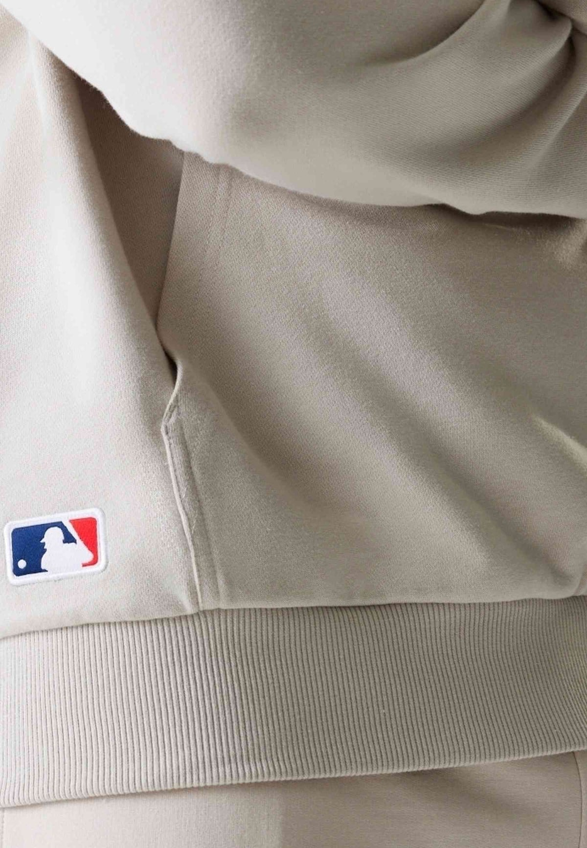 SUDADERA NEW ERA BEIGE NEW YORK YANKEES MLB LE MIDI OVERSIZED HOODIE