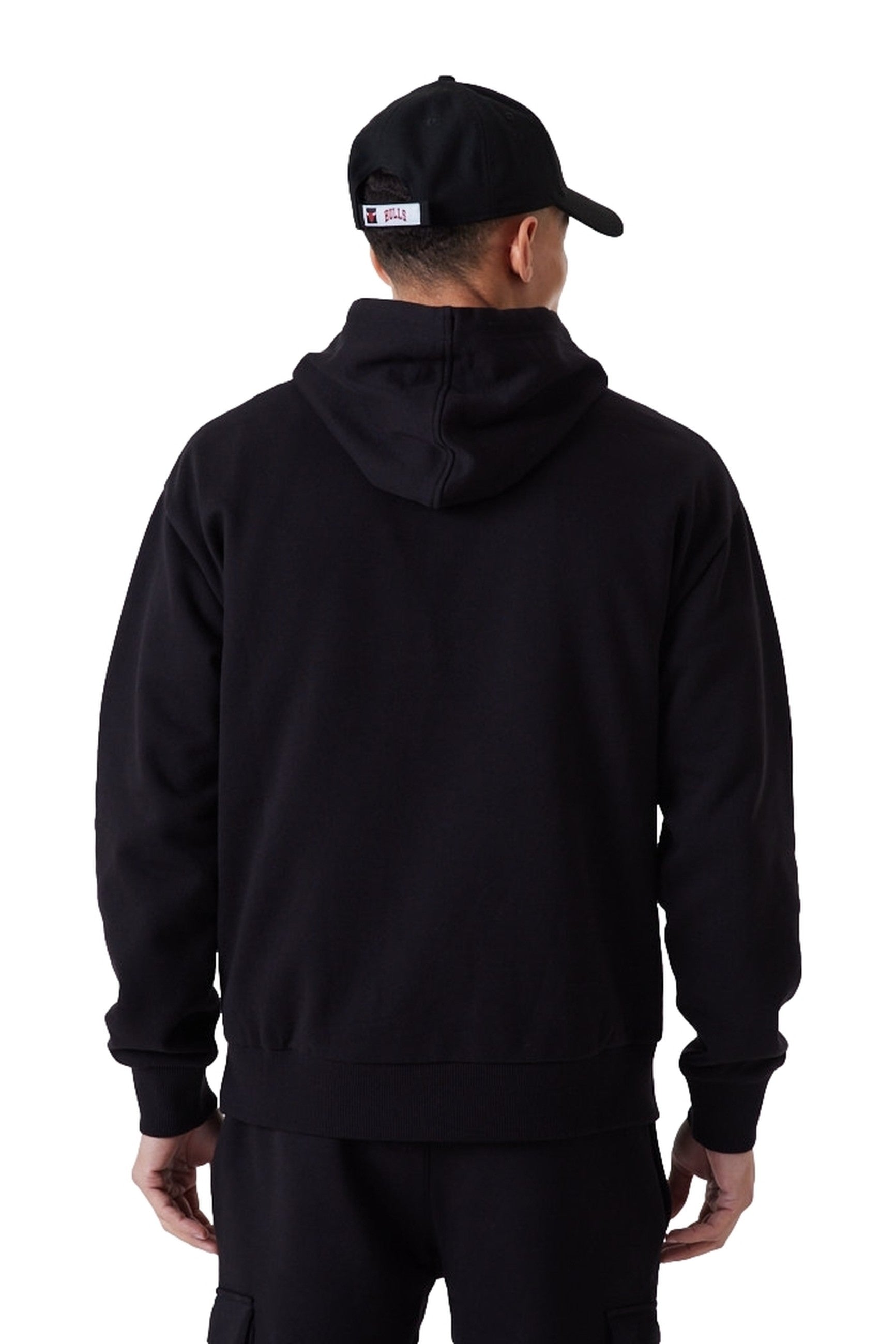 SUDADERA NEW ERA NEGRA BULLS HALF LOGO OVERSIZED HOODY CHIBUL