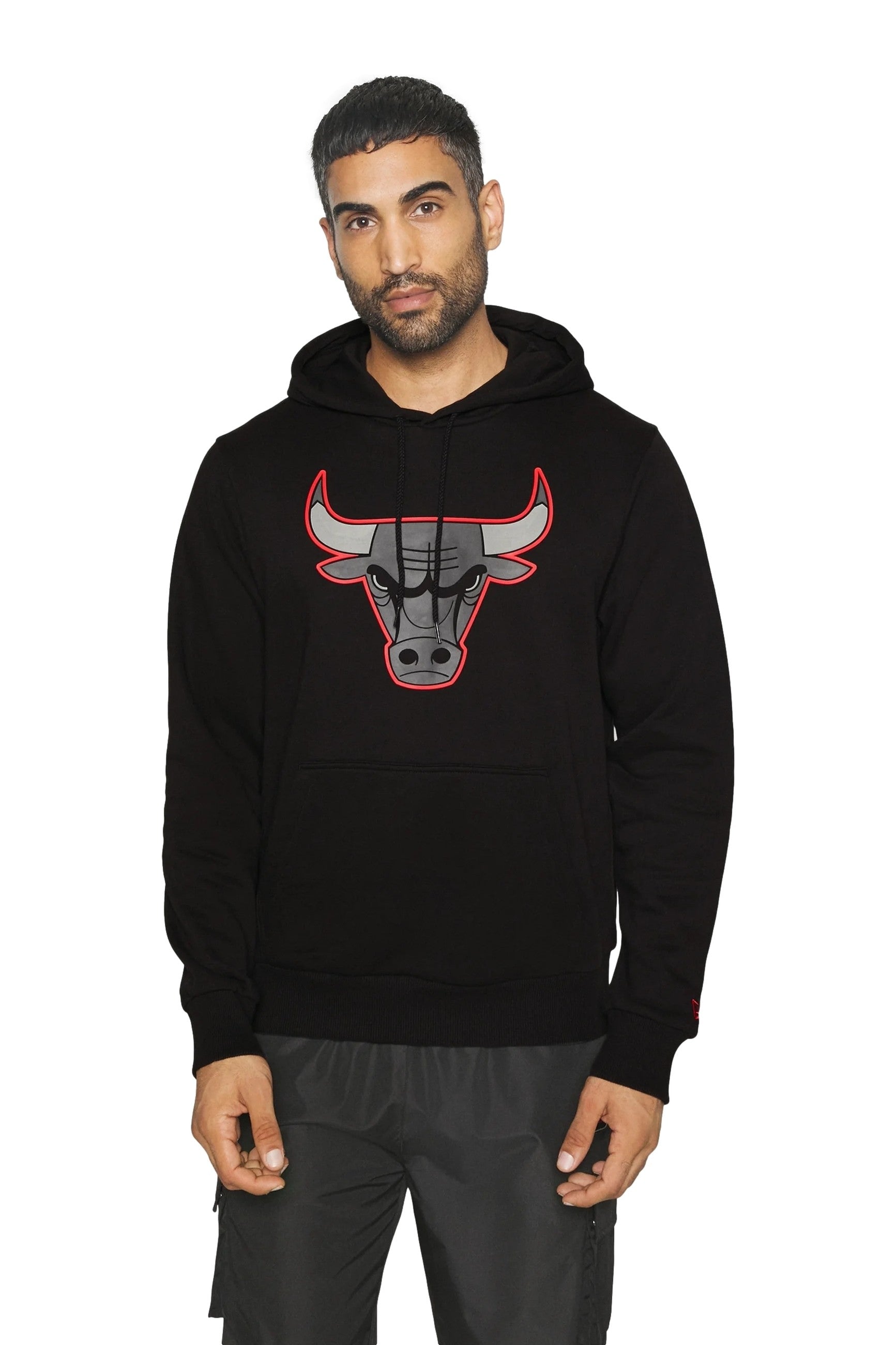 SUDADERA NEW ERA NEGRA BULLS NBA OUTLINE LOGO PO HOODY CHIBUL