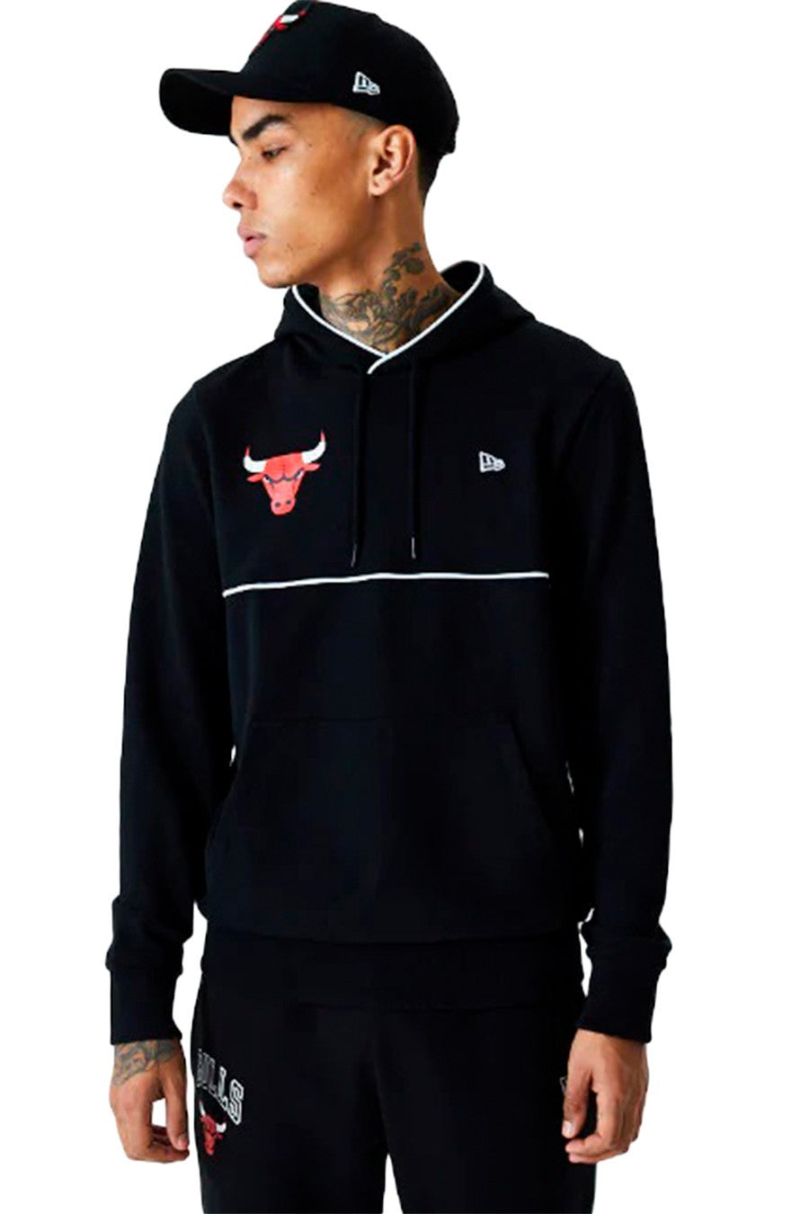 SUDADERA NEW ERA NEGRA BULLS NBA PIPPING PO HOODY CHIBUL