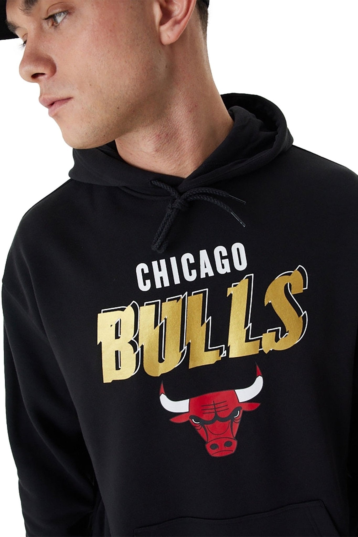 SUDADERA NEW ERA NEGRA BULLS TEAM SCRIPT OS HOODY CHIBUL - AREA ZERO