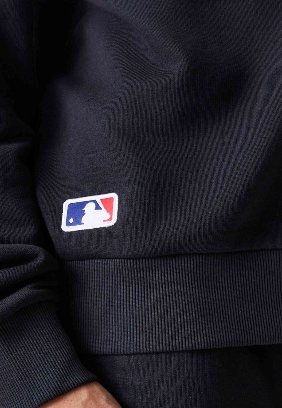 SUDADERA NEW ERA NEGRA MLB LE MIDI YANKEES CREWNECK SWEATSHIRT