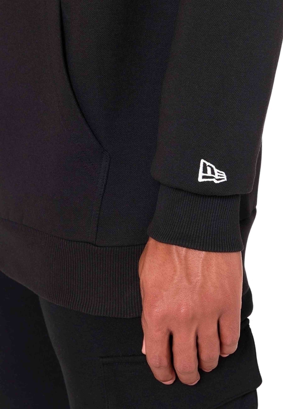 SUDADERA NEW ERA NEGRA SAN ANTONIO SPURS NBA REGULAR HOODY
